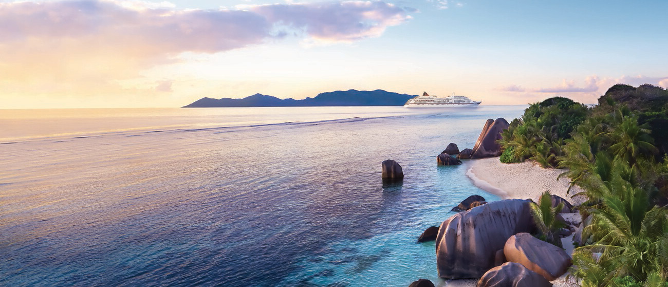 Seychellen Insel mit Blick auf MS Europa