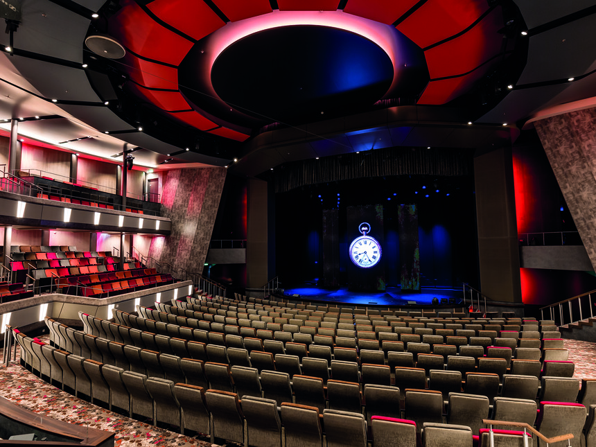 Blick ins leere Theater der Mein Schiff Flotte