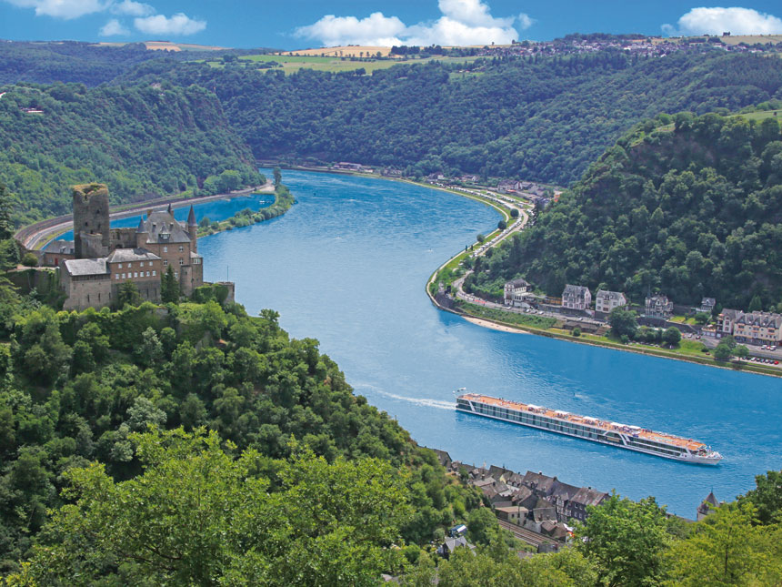 Fluss Kreuzfahrtschiff auf dem Rhein